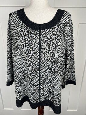 Chico's Travelers Crinkle Textured Jacket Sz 3 Black White Zip Front 3/4 Sleeve